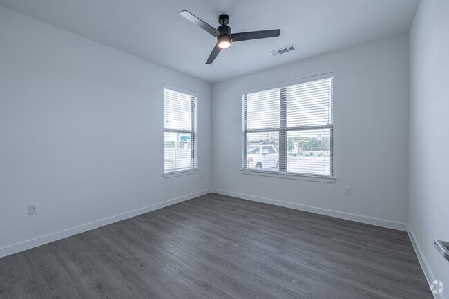 1BR, 1BA - 663 SF