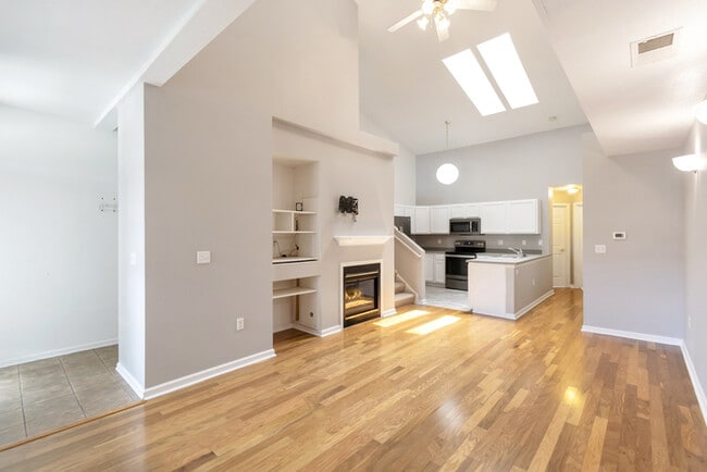 Photo - 2 bedroom with attached garage!!