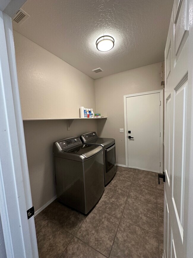 Photo - 14814 W Wethersfield Rd