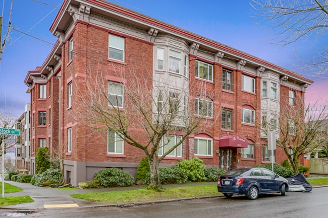 Comstock Apartments