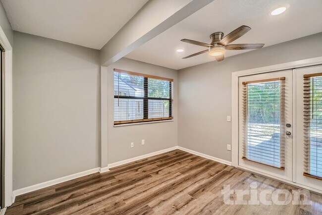 Photo - 348 Barbara Cir