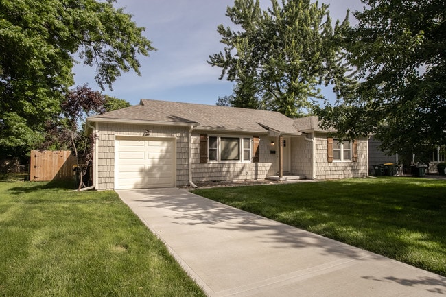 Building Photo - 6038 Juniper Dr Rental