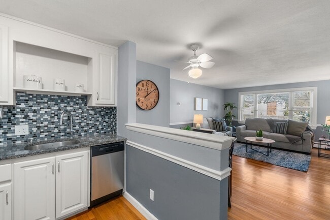 Photo - 32 Whitman Rd Unidad 1-4