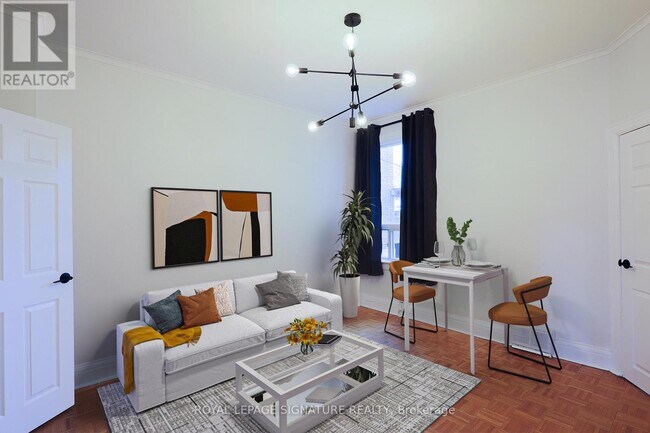 Photo - 1149 Dufferin St