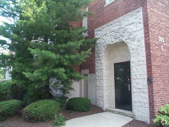 Building Photo - 103 Park Ave Unit E201 Rental