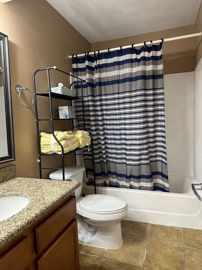 Photo - 7631 Tackle Dr Unidad 7631 Tackle Dr. #107