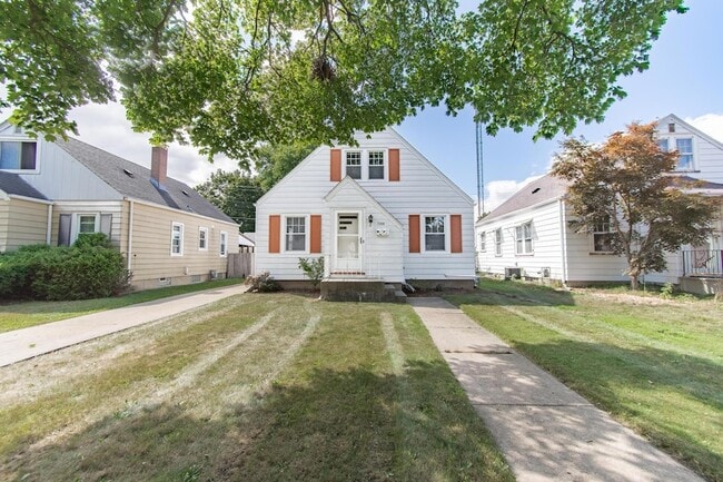 Building Photo - 7208 33rd Ave Rental