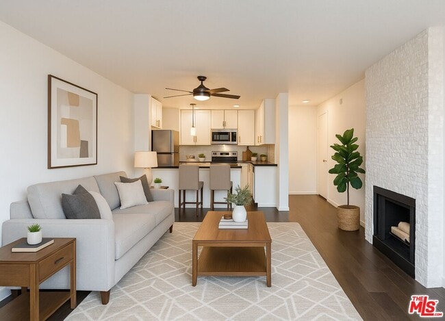 Building Photo - 141 S Clark Dr Unit 524 Rental