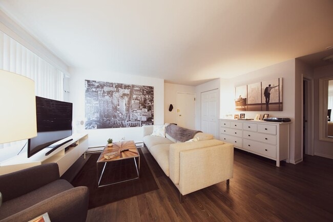 Living Room - 310 Lathrop Ave Unit 401