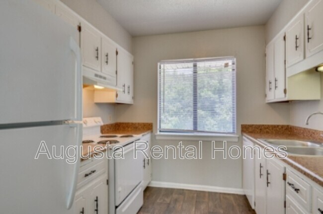 Photo - 2822 Thomas Ln