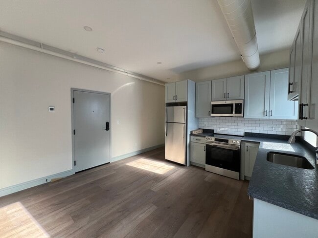 Photo - 160 Seabury St Unit 5