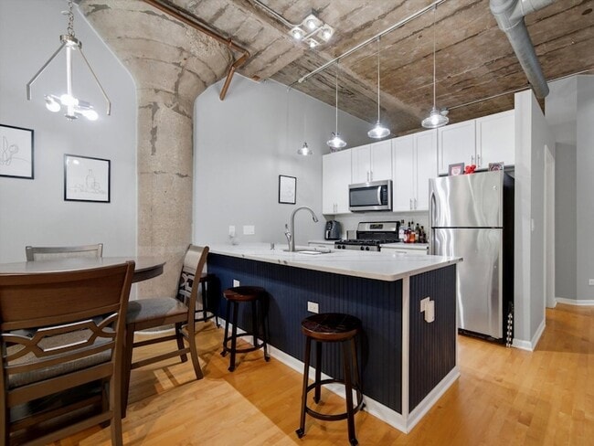 1000 W 15th St