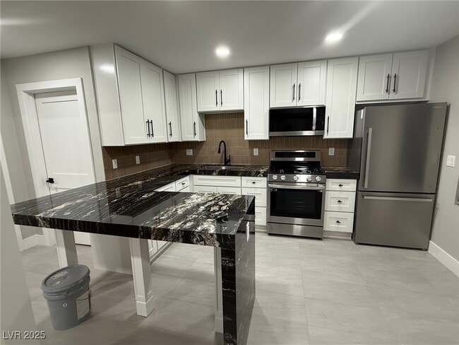 Photo - 2528 Tournament St