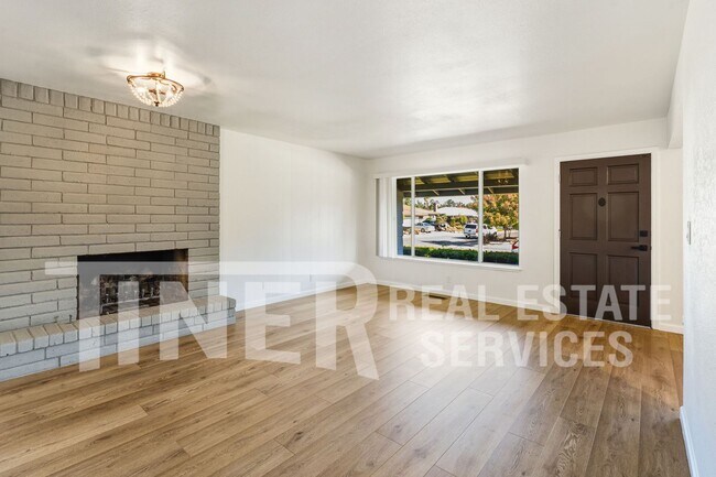 Photo - 7400 Mooncrest Way