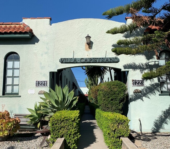Courtyard Entry - 1223 9th St Unit G