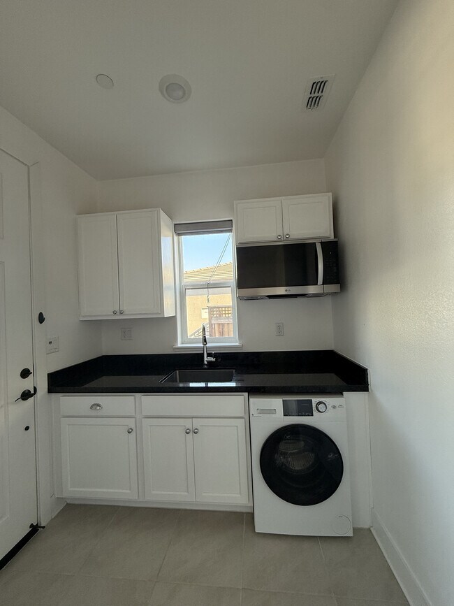 Kitchen - 2750 Tacoma Dr