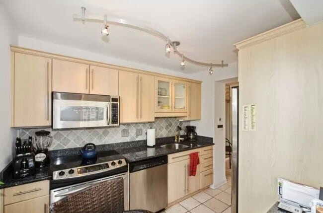Building Photo - 70 W Burton Pl Rental