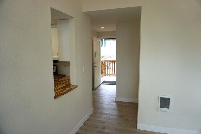 Front room to entrance - 7218 NE 16th Ave Unit 802