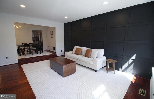 Building Photo - 3139 Stratford Ct