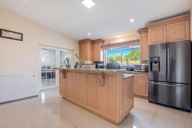 Photo - 6824 SW 5th St