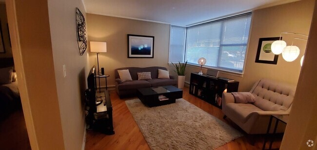 Building Photo - 525 W Aldine Ave Unit 1w Rental