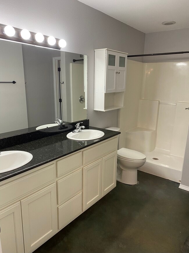 Photo - 13 W 42nd St