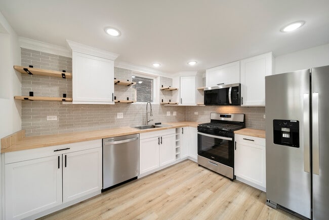 Photo - 1137 N Francisco Ave Unit 1