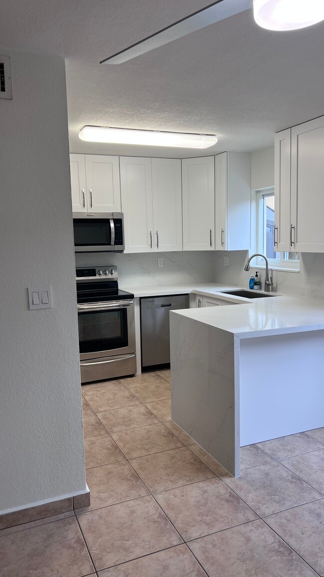 Building Photo - 17320 NW 74th Ave Unit 102
