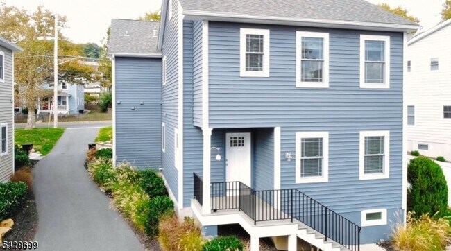 Photo - 150 Broad St Unit B