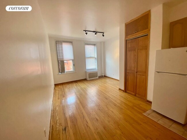 Building Photo - 172 Mulberry St Rental