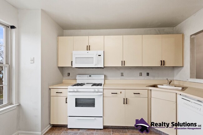 Photo - 454 Atlanta Court