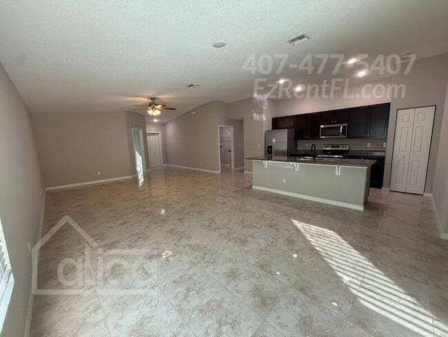 Photo - 577 Sea Fury Ave SW