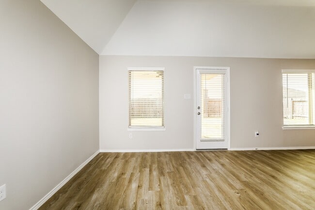 Photo - 334 Jewett Meadow Dr