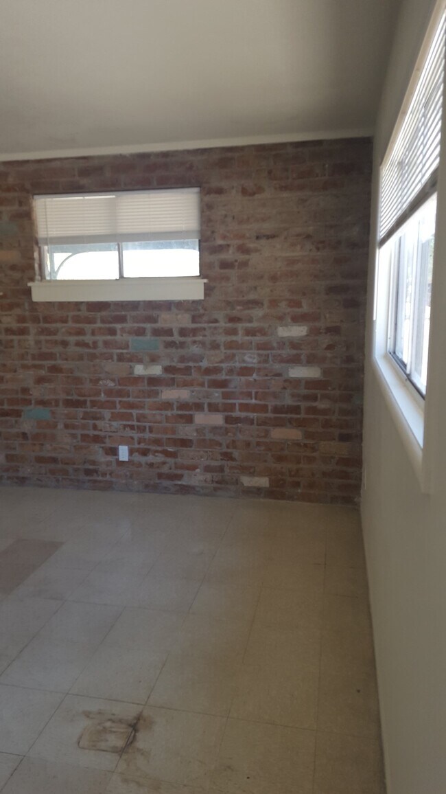 Photo - 10 E King Rd