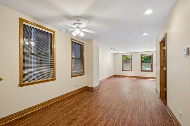 Photo - 1354 W George St Unit 1