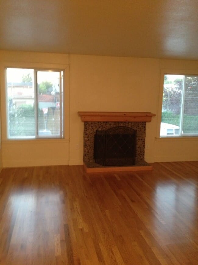 Building Photo - Arbor Lodge Ainsworth University Portland ... Unit 5 Rental