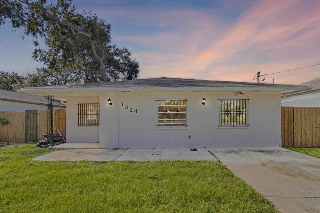 Photo - 1324 W Nassau St