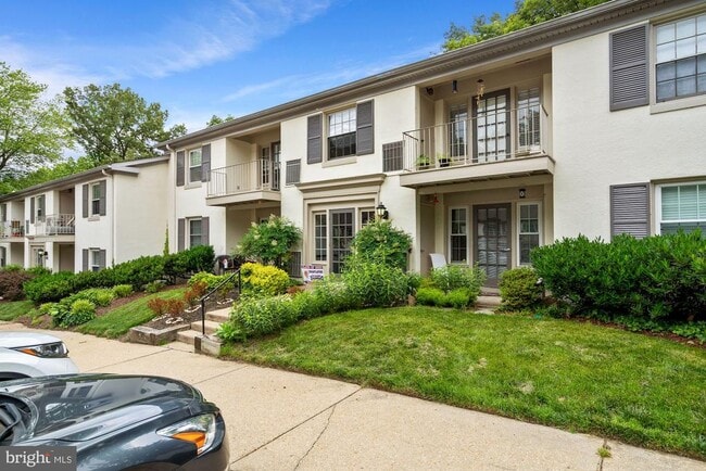 Building Photo - 5907 Kingsford Rd Unit 400