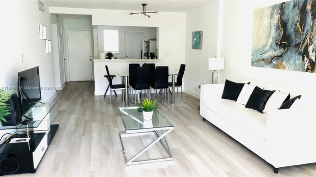 Photo - 1001 NE 14th Ave Unidad #406 Rental