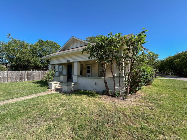 Photo - 1201 Bolivar St