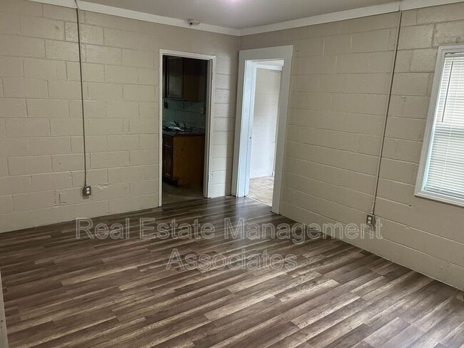 Photo - 907 Cleveland St
