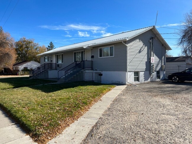 Building Photo - 221-223 E Sunset Dr. Unit 221-B