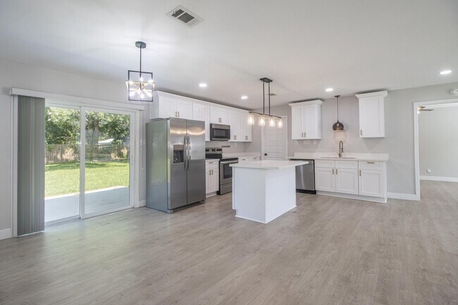 Photo - 282 McCool St