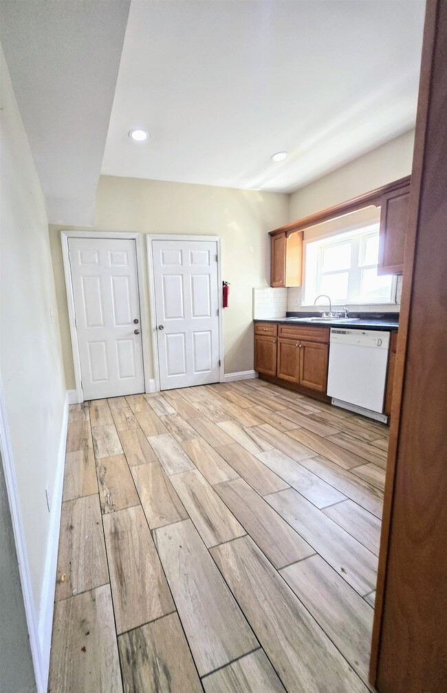 Photo - 316 Devon St