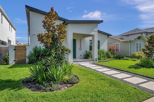 Photo - 2220 2nd Ave N