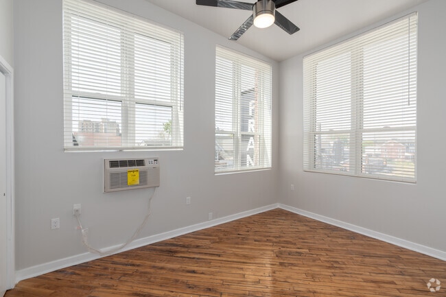 3BR, 1BA - 1058SF - Bedroom