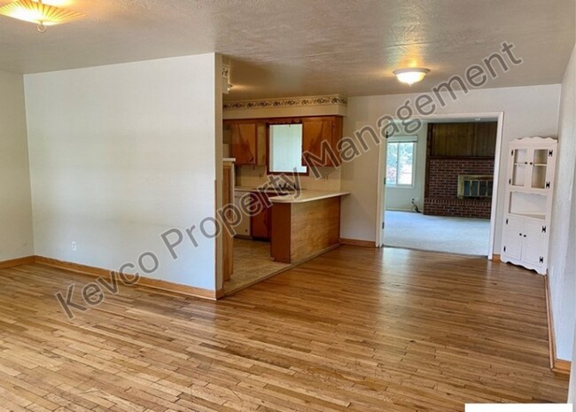 Photo - Awesome Four Bedroom Home by CSU Campus!