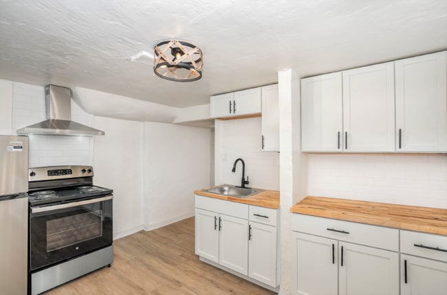 Photo - 554 Hickory St Unidad B