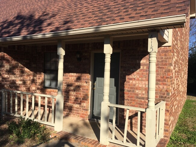 Photo - 415 Valley Dr