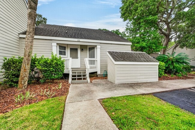 Photo - Coastal Living Just Minutes from Kiawah and Seabrook